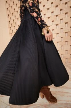 ULLA JOHNSON Wren Skirt - Noir 6 ULLA JOHNSON Wren Skirt - Noir -Ulla Johnson SHOT 040 0131 ULLA JOHNSON WREN SKIRT NOIR UJ990304 view 1