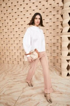 ULLA JOHNSON Marika Blouse - Blanc 7 ULLA JOHNSON Marika Blouse - Blanc -Ulla Johnson SHOT 165 0094 ULLA JOHNSON MARIKA BLOUSE BLANC UJ990208 view 1