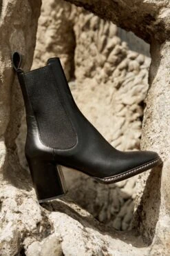 ULLA JOHNSON Taryn Chelsea Boot - Noir