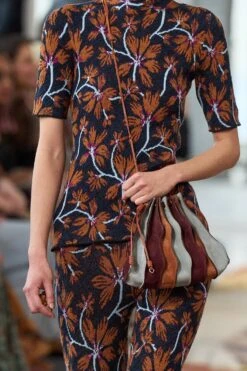 ULLA JOHNSON Adria Small Pleated Wave Bag - Agave Colorblock 9 ULLA JOHNSON Adria Small Pleated Wave Bag - Agave Colorblock -Ulla Johnson UJ AW23 look37B ArmandoGrillo