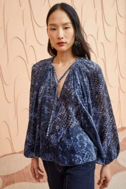 ULLA JOHNSON Pauline Blouse - Marine 7 ULLA JOHNSON Pauline Blouse - Marine -Ulla Johnson ULLA JOHNSON Pauline Blouse MARINE 0039